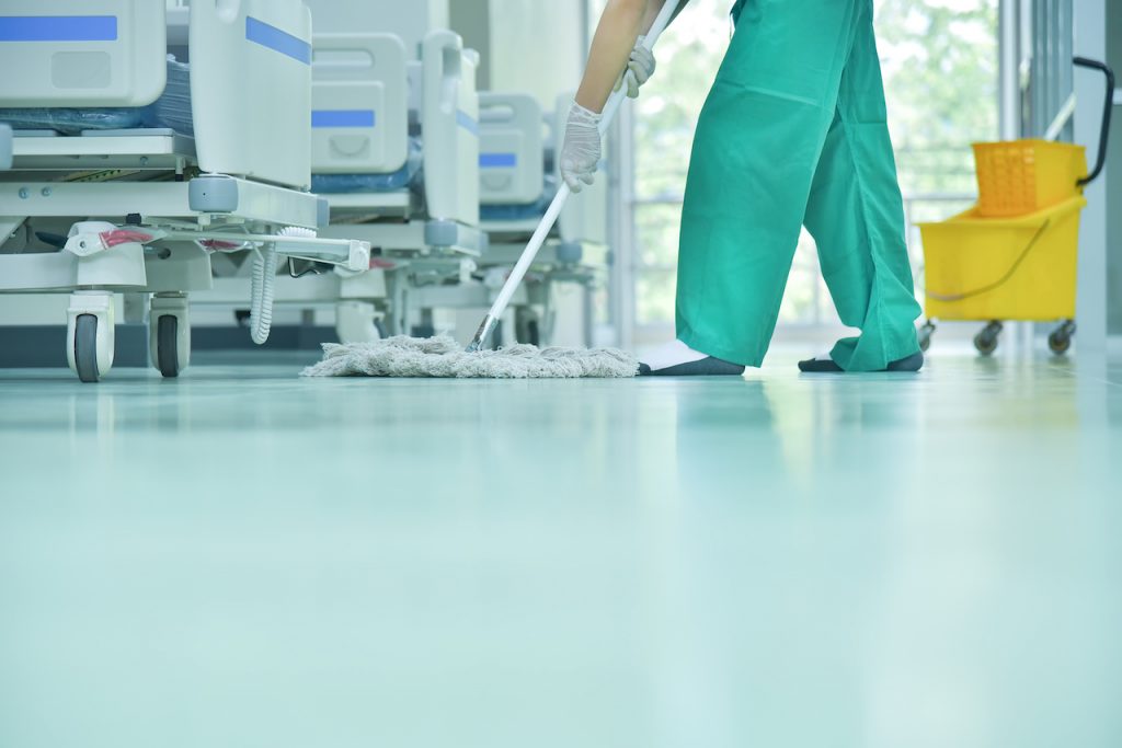 Les bactéries sur les sols des hôpitaux sont tenaces