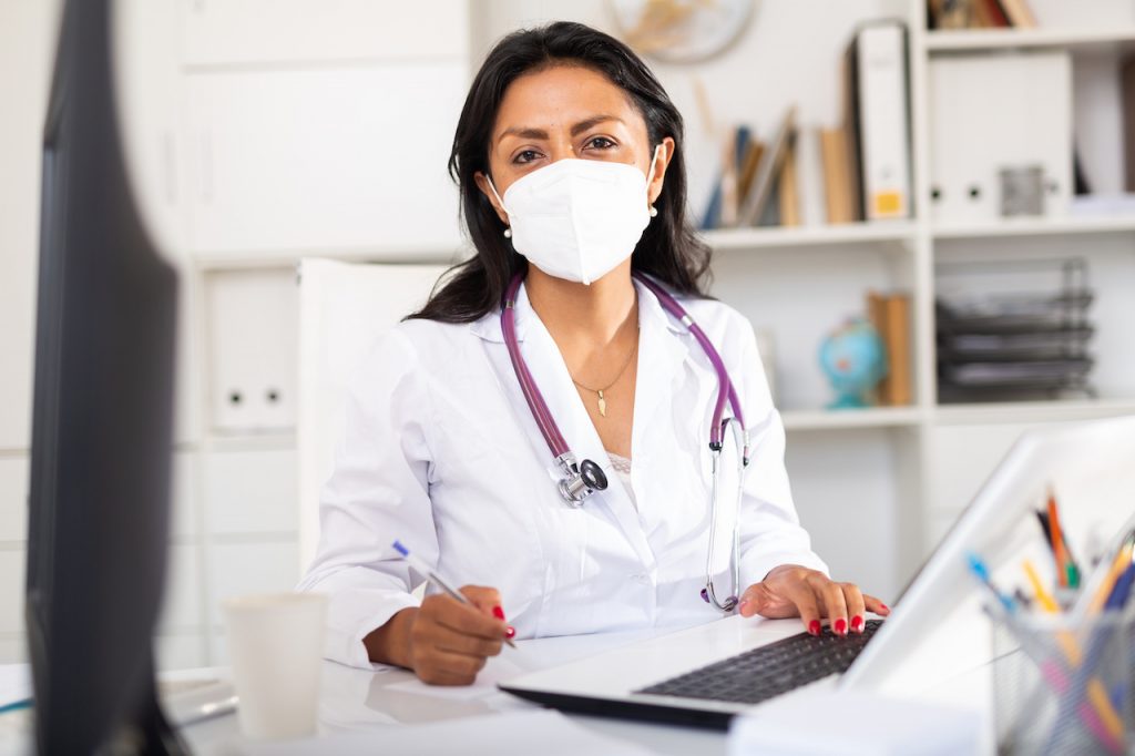 Les médecins gagnent-ils de l’argent à chaque test positif ? Interêt des médecins pour plus de tests positifs Covid ?