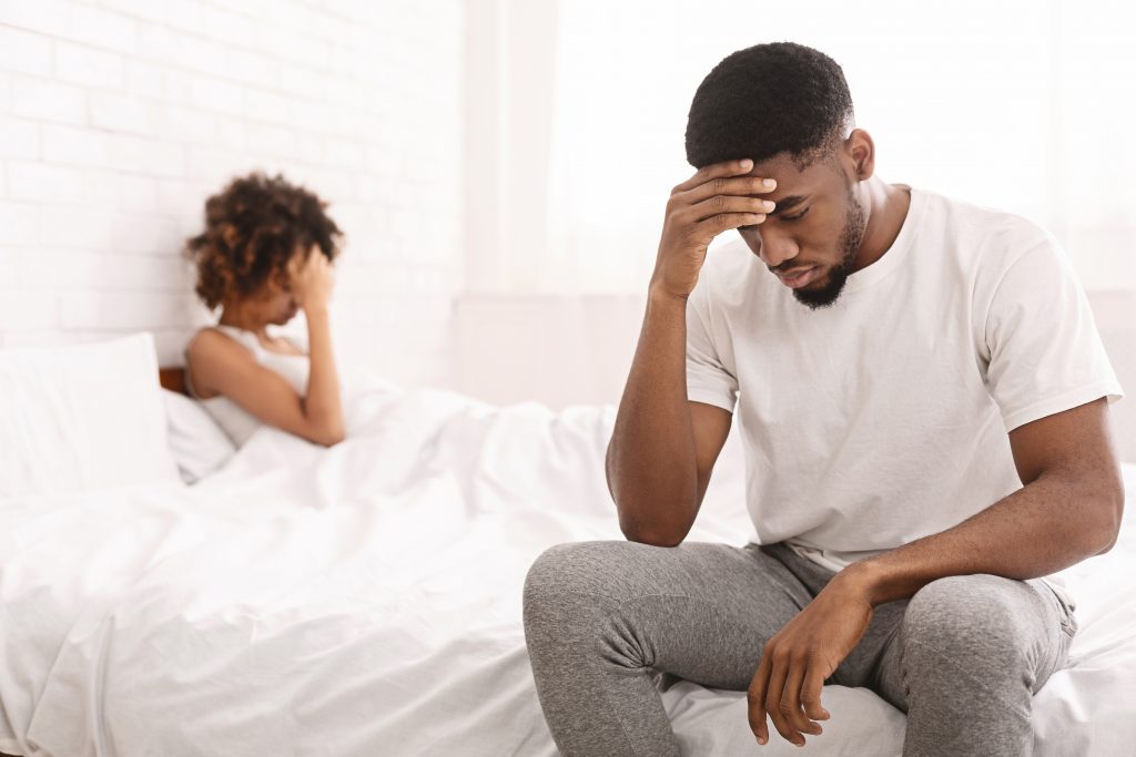 trouble sexuel : jeune couple