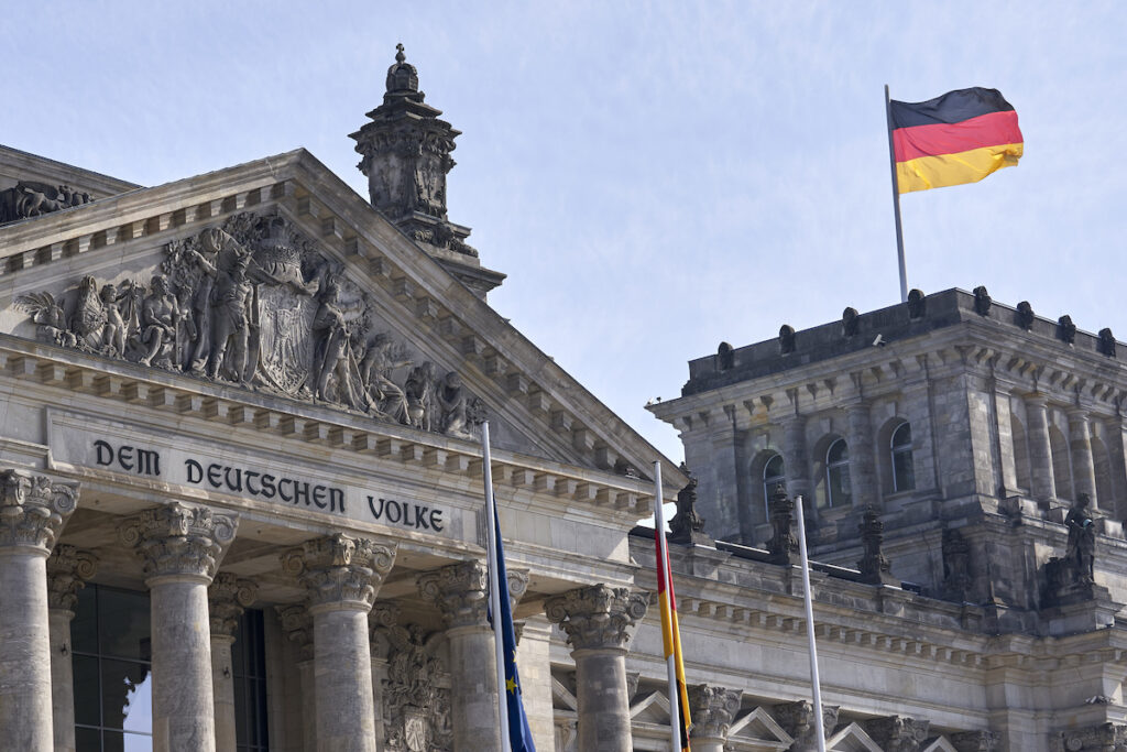 Les responsables politiques allemands se disent prêts à imposer la vaccination obligatoire. Pourquoi l’Allemagne durcit le ton ? Quelles seraient les autres mesures coercitives mises en place ?