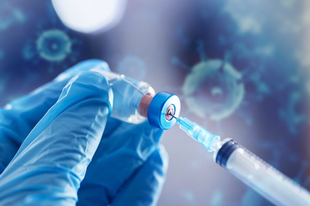 La troisième dose n’est plus obligatoire après deux injections puis une infection