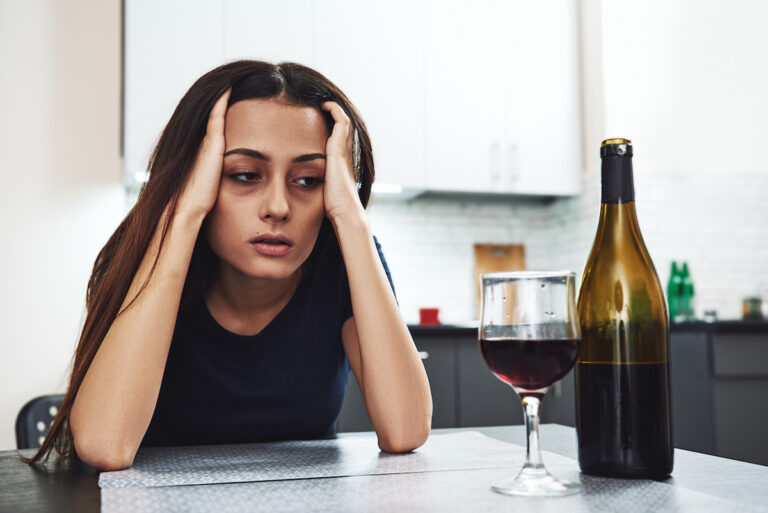 7 symptômes courants d’une addiction à l’alcool à connaître