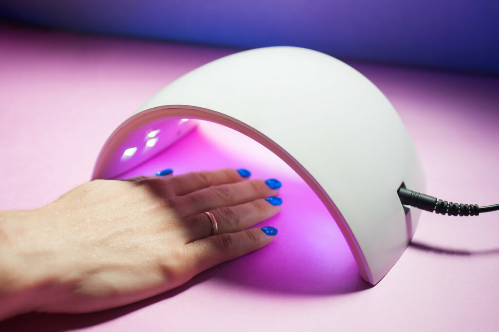 Les lampes UV des manucures expose à des mutations cancérigènes
