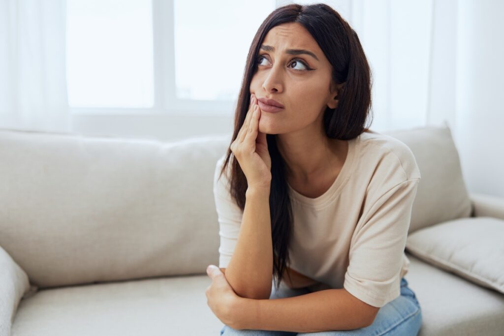 Covid long : quels sont les symptômes invisibles reconnus par les autorités ?