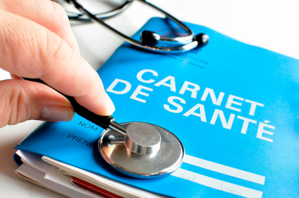 Le carnet de santé devient numérique : qu’est-ce que ça va changer pour moi ?