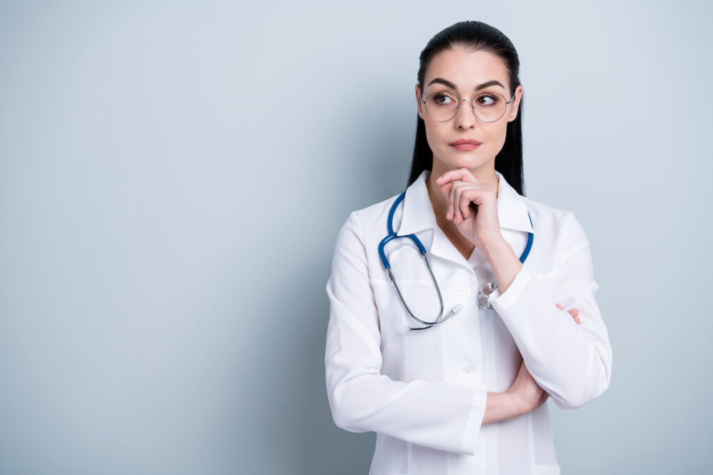 Covid-19 : Comment les soignants non-vaccinés seront réintégrés ?