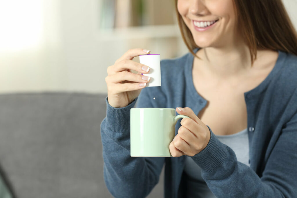 Édulcorant à la place du sucre : la mise en garde de l’OMS