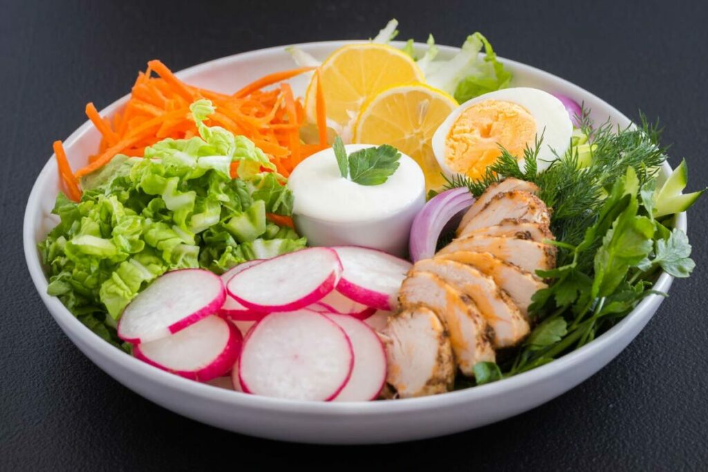 Crudités : pourquoi faut-il éviter d'en manger le soir ?