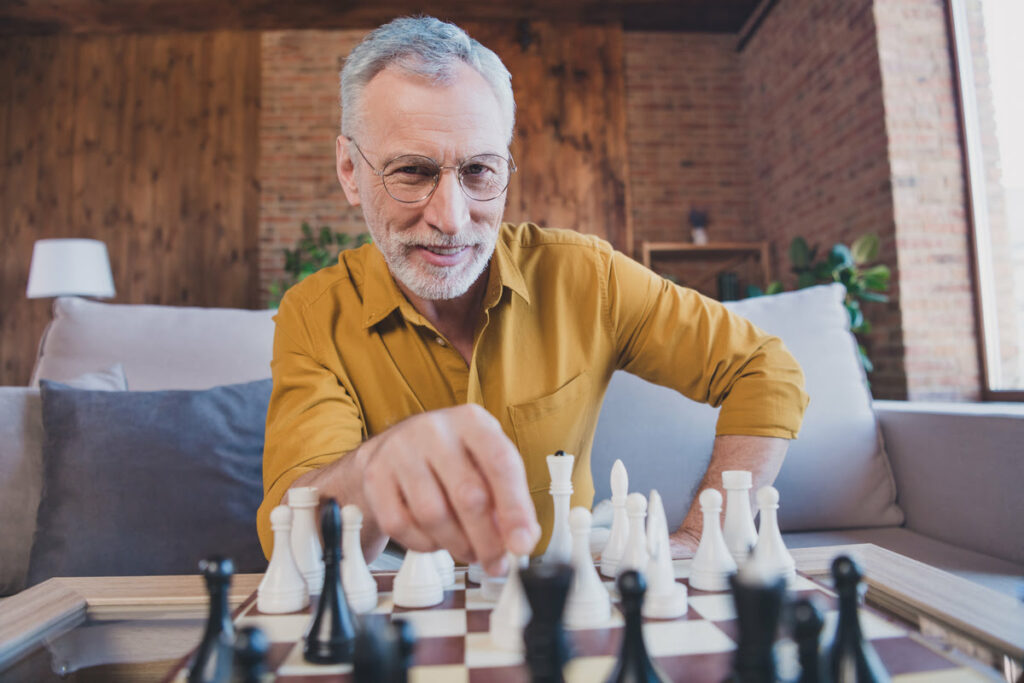 Jouer aux échecs ou faire des mots croisés réduit le risque de démence