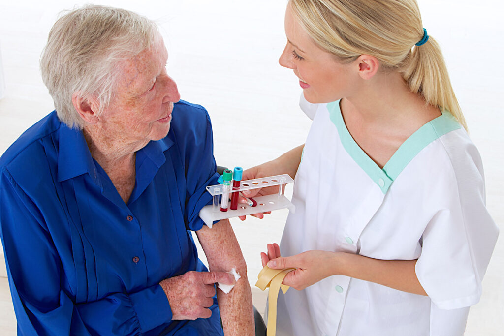 Ralentir le vieillissement des généticiens ont réussi à trouver la solution grâce au sang