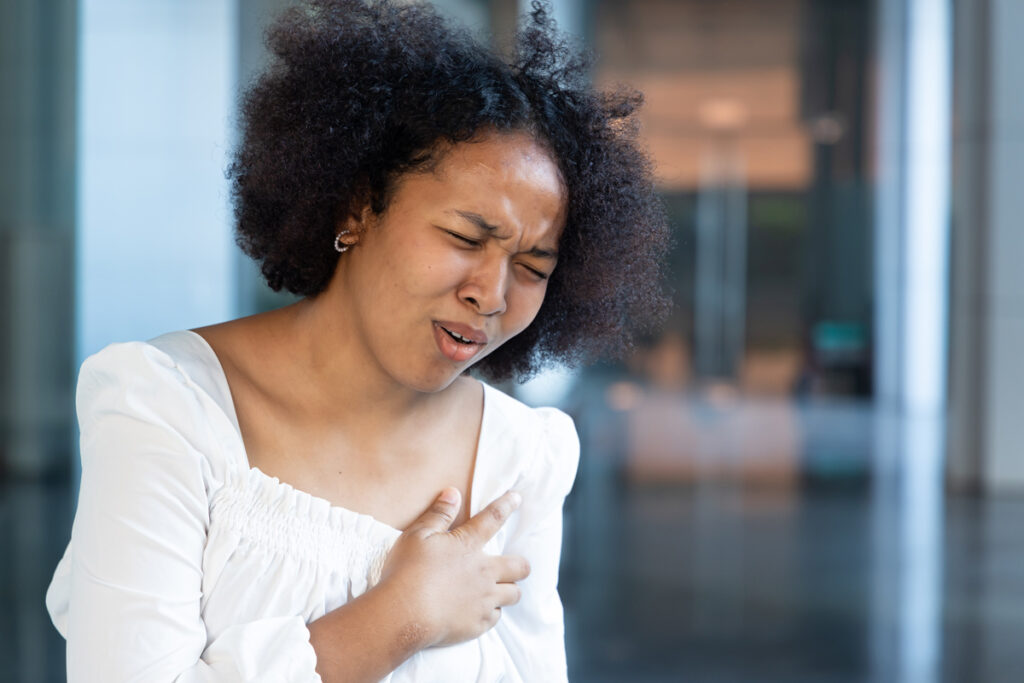 Arrêt cardiaque les signes précurseurs sont différents sont différents chez les femmes et les hommes