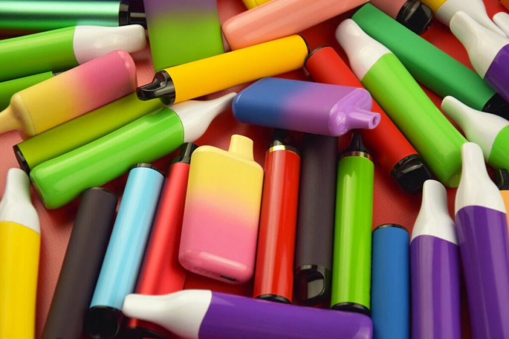 Tabac : interdiction des cigarettes électroniques jetables (puffs)