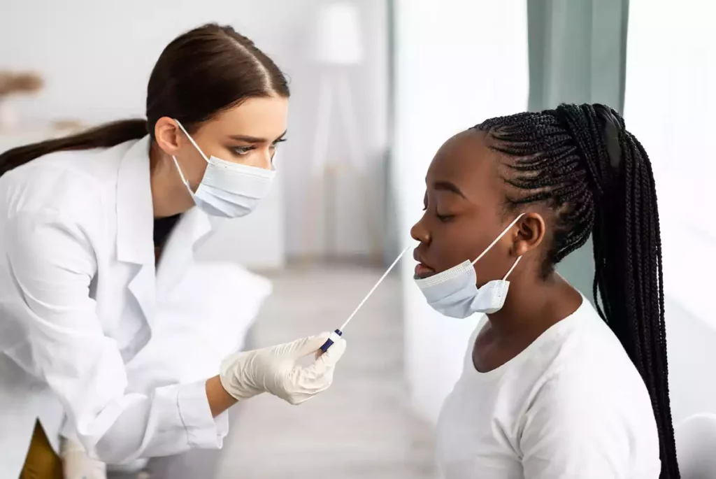 Test Covid-19: près d'un Français sur trois ne le fait pas, malgré les symptômes