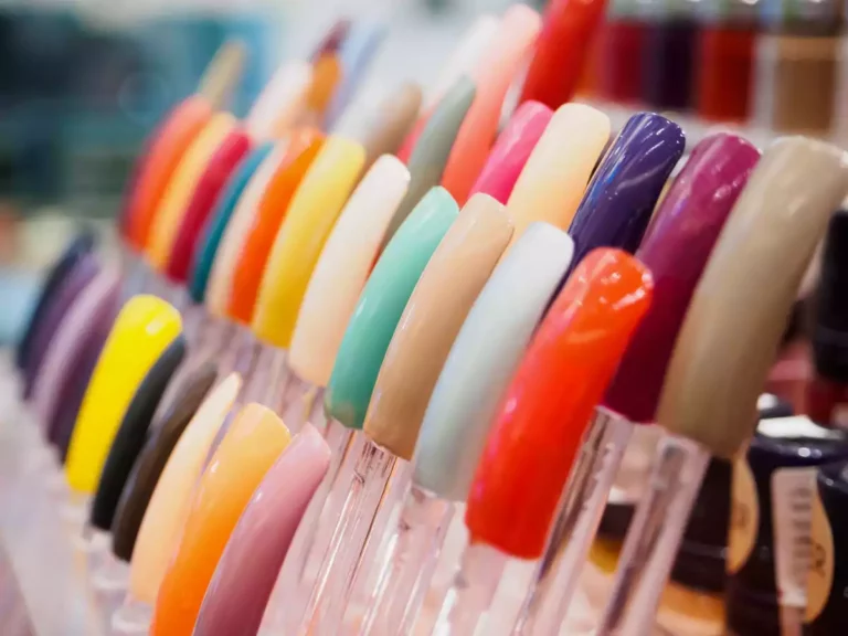 Faux ongles : trop de substances chimiques