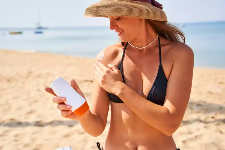 Comment savoir si votre crème solaire est périmée ?