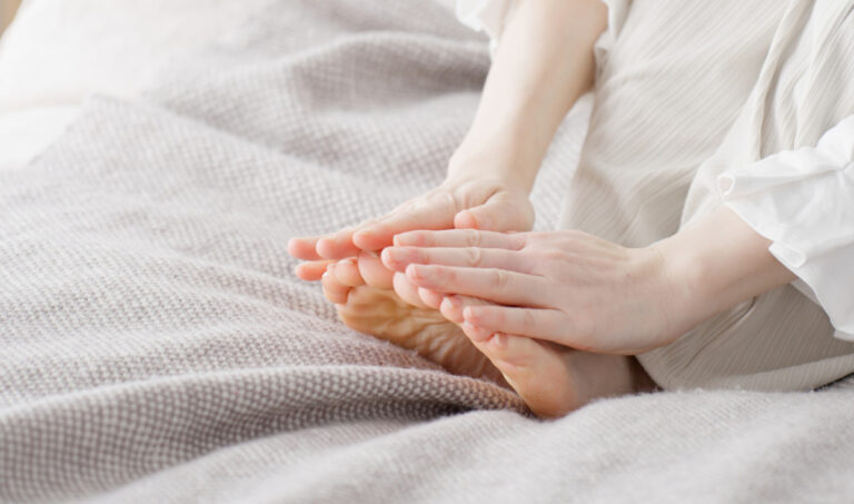 Pieds froids en permanence : ne négligez pas ce signal Pieds froids en permanence : un signe à ne pas négliger ?