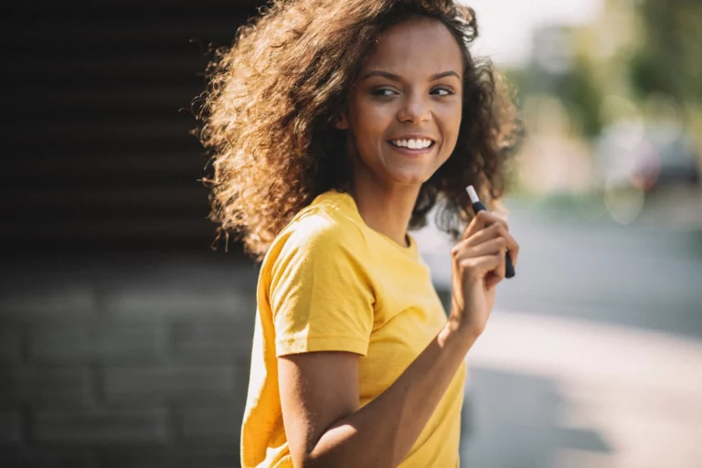 La cigarette électronique est-elle bonne pour vos dents et vos gencives ?