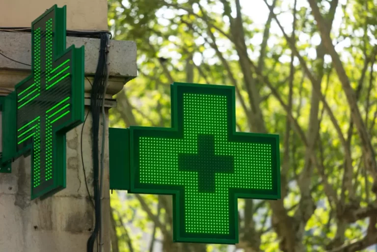 Ce produit vendu en pharmacie n’est plus remboursé Pharmacie en journée