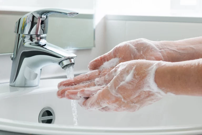 Vous pensez bien vous laver les mains ? ces 3 fautes que beaucoup font laver mains